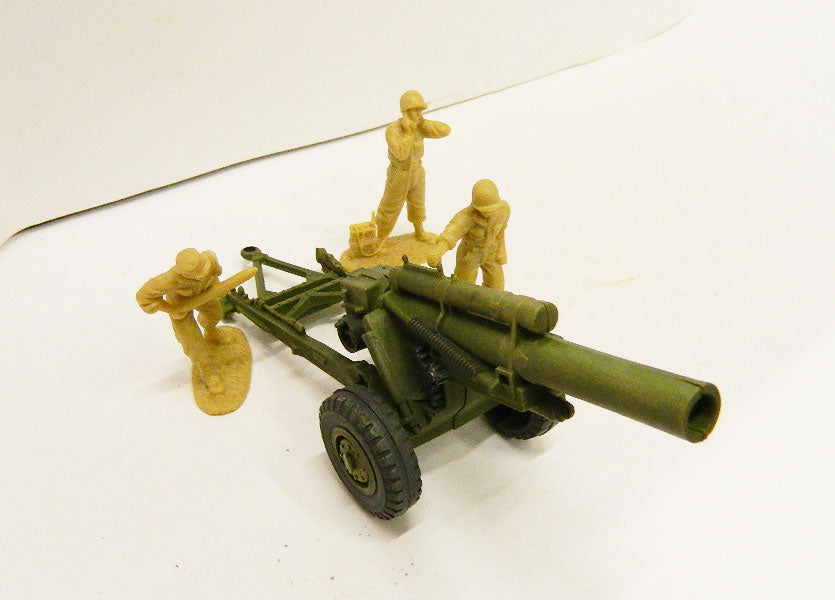 67300 BMC U.S.A. ARTILLERY GUN PAINTED & 3 CREW 1/32