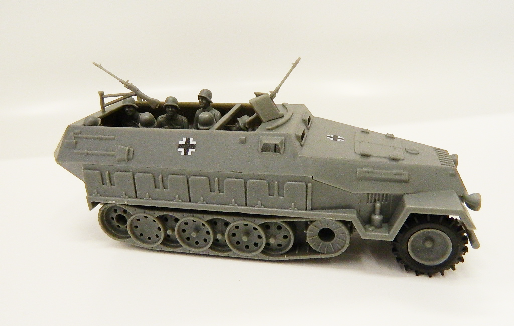 67335 BMC WW2 GERMAN  HANOMAG GRAY  1/32